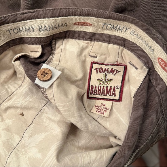 Tommy Bahama Washed Silk Herringbone Twill Pleated Brown Shorts Men’s Size 34 - Picture 2 of 5